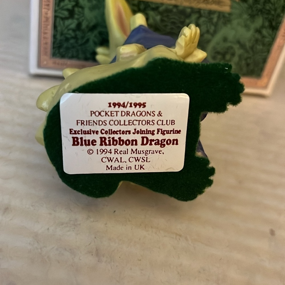 Blue Ribbon Pocket Dragon with Box - Picture 7 of 8